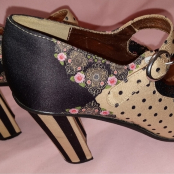 Hot Chocolate 'DORIS' Mary Jane Heel Pump. Size 39 - Picture 6 of 10